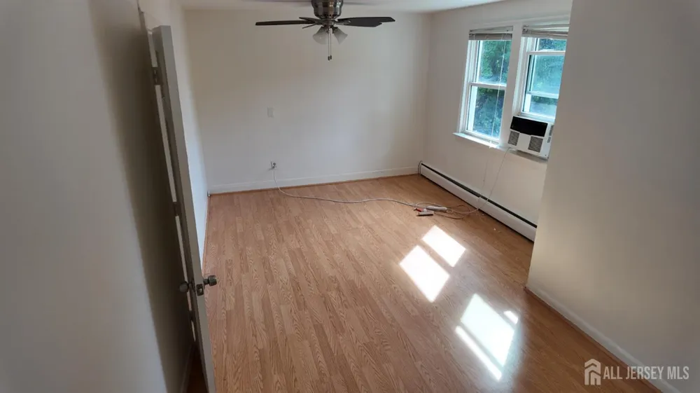 1142 Woodmere Drive Keyport, NJ 07735