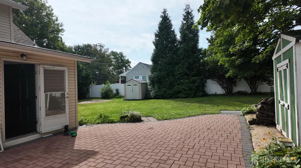 1142 Woodmere Drive Keyport, NJ 07735