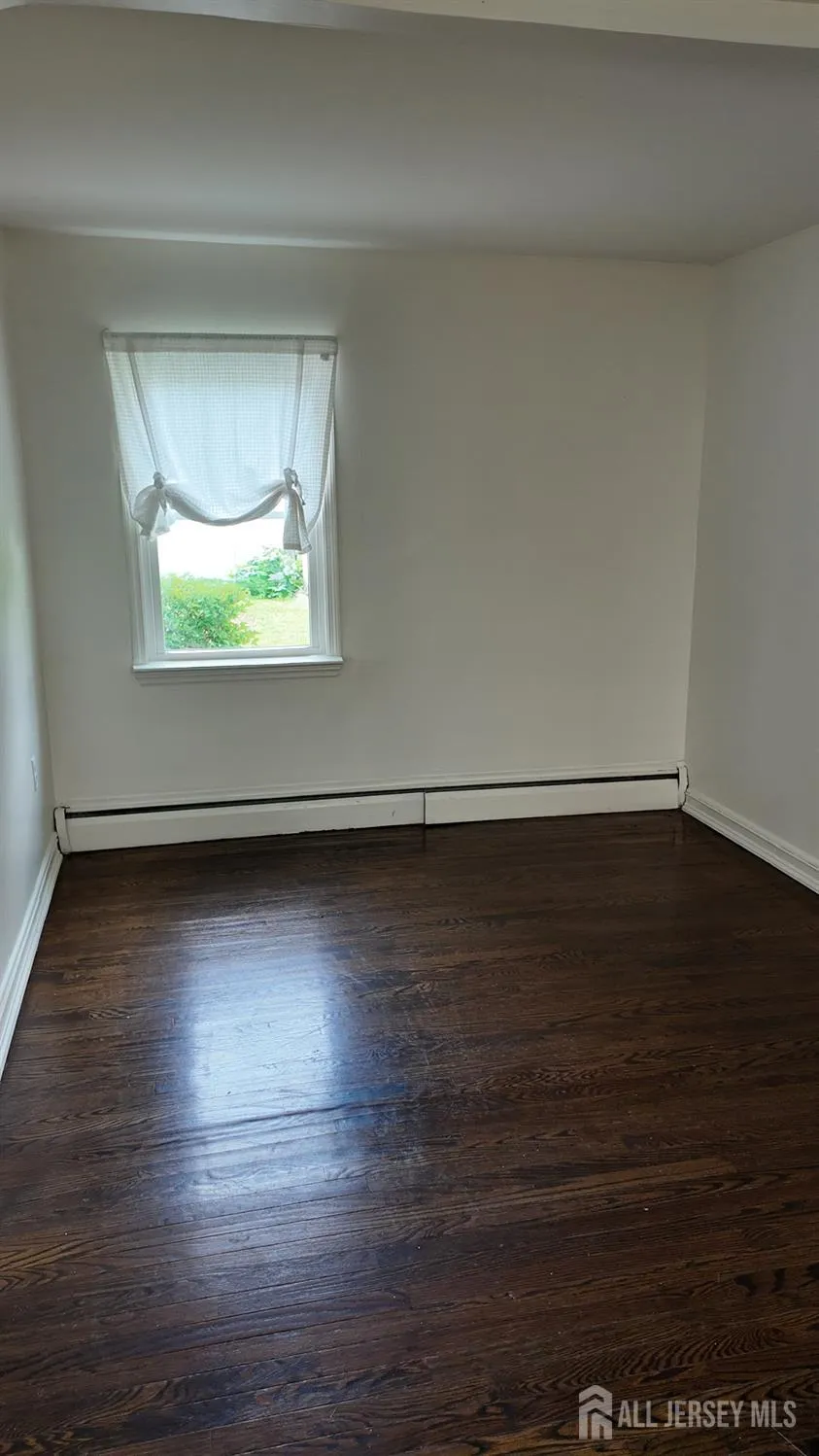 1142 Woodmere Drive Keyport, NJ 07735