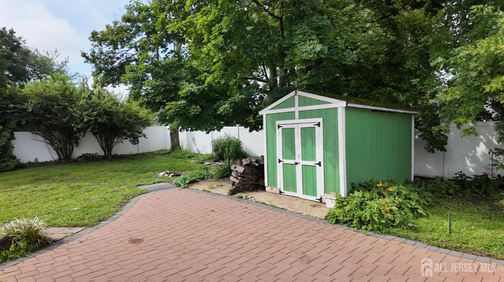 1142 Woodmere Drive Keyport, NJ 07735