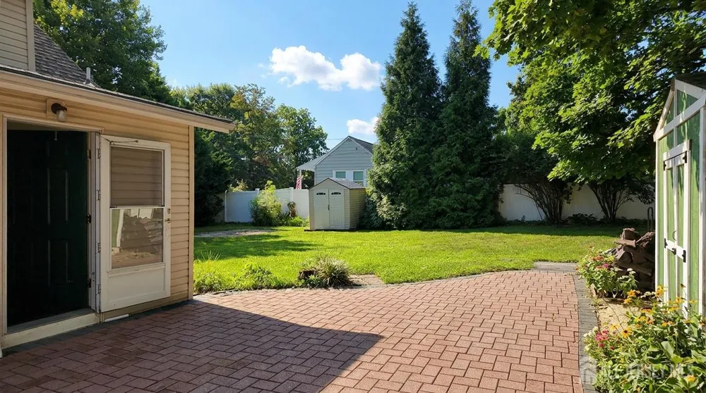 1142 Woodmere Drive Keyport, NJ 07735
