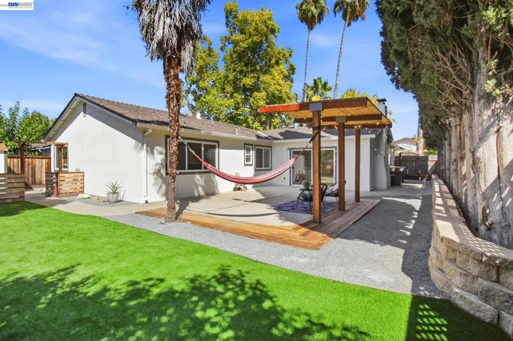 851 Geraldine St Livermore, CA 94550