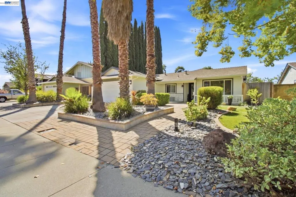 851 Geraldine St Livermore, CA 94550