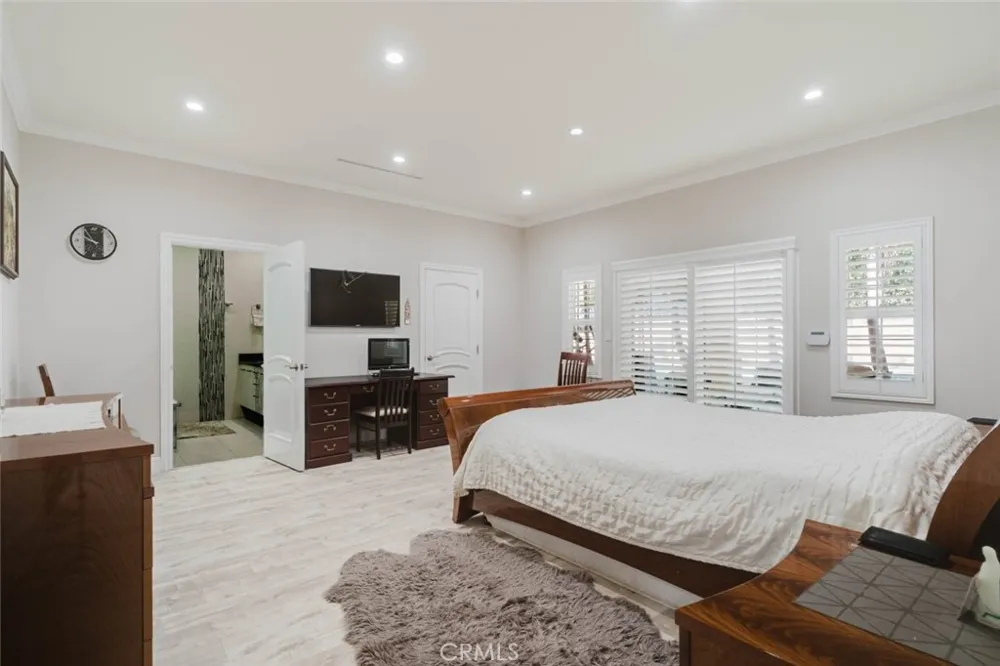 17451 Osborne Street Sherwood Forest, CA 91325