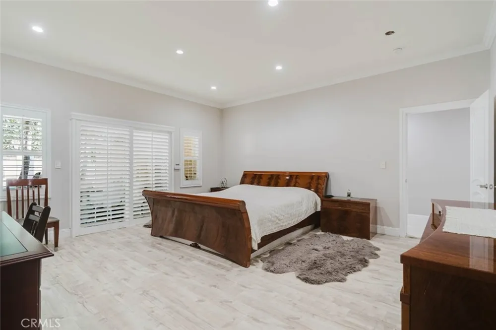 17451 Osborne Street Sherwood Forest, CA 91325