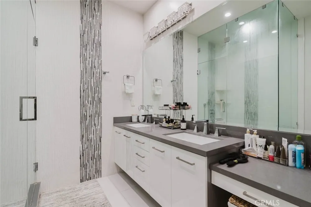 17451 Osborne Street Sherwood Forest, CA 91325