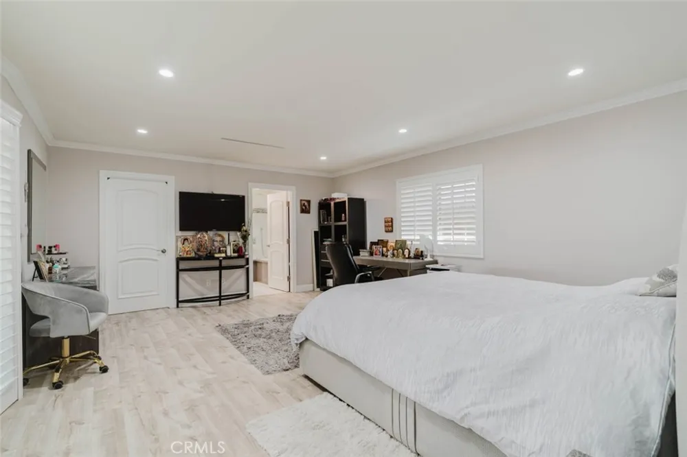 17451 Osborne Street Sherwood Forest, CA 91325