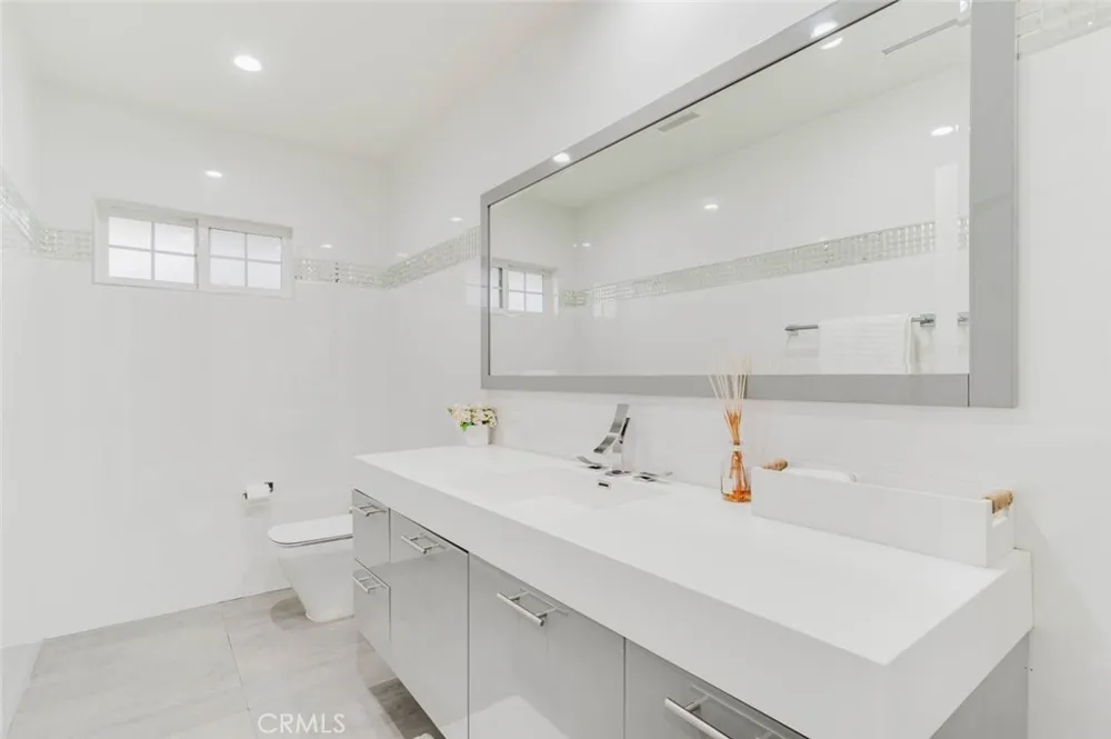 17451 Osborne Street Sherwood Forest, CA 91325