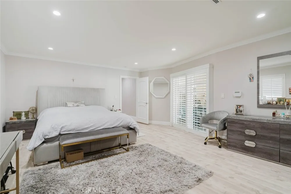 17451 Osborne Street Sherwood Forest, CA 91325