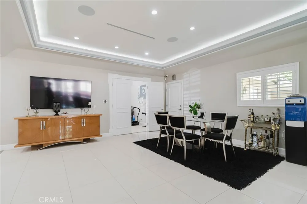 17451 Osborne Street Sherwood Forest, CA 91325