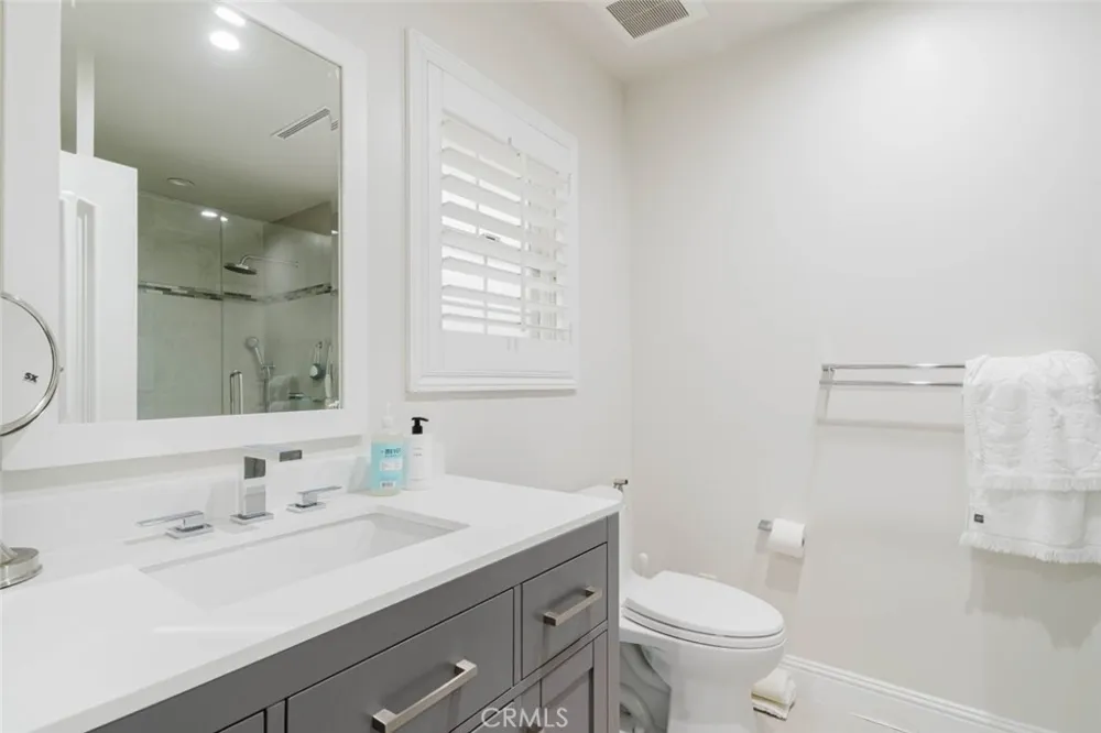 17451 Osborne Street Sherwood Forest, CA 91325