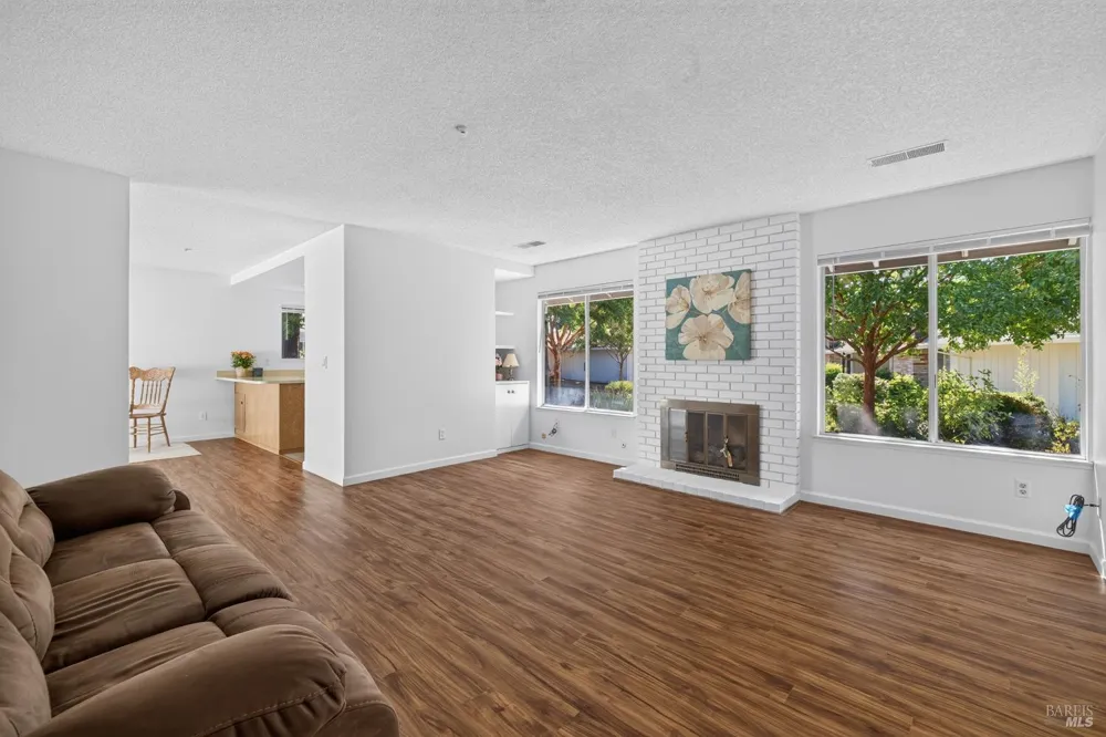 24 Aspen Meadows Circle Santa Rosa, CA 95409