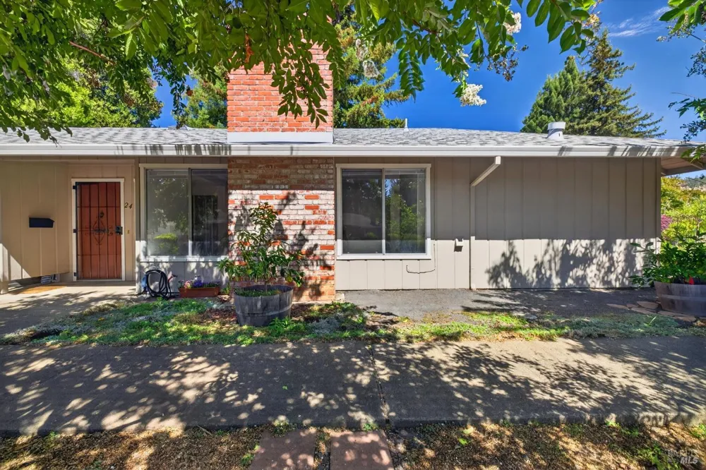 24 Aspen Meadows Circle Santa Rosa, CA 95409