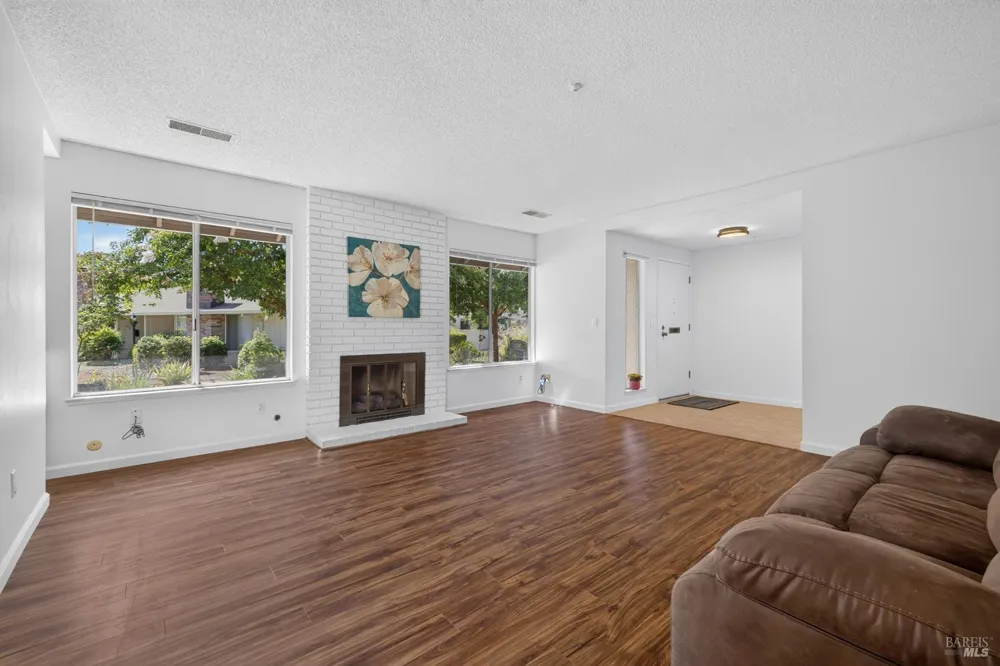 24 Aspen Meadows Circle Santa Rosa, CA 95409