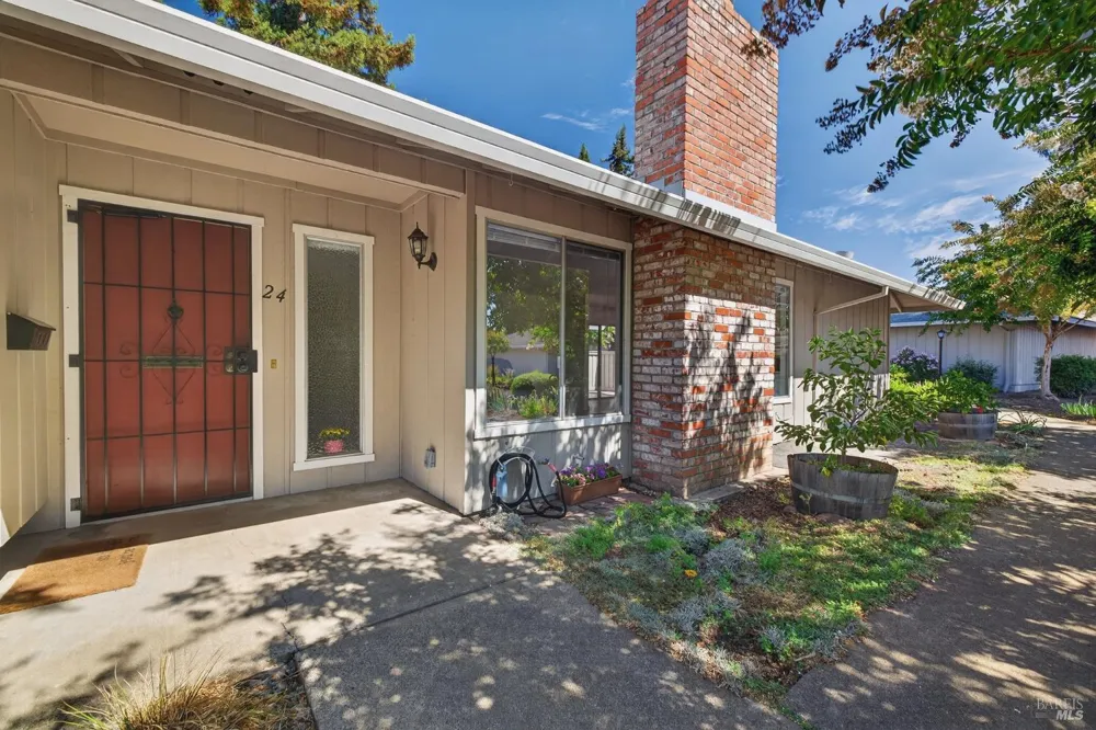 24 Aspen Meadows Circle Santa Rosa, CA 95409