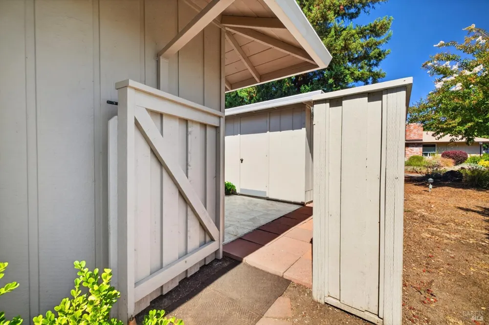 24 Aspen Meadows Circle Santa Rosa, CA 95409