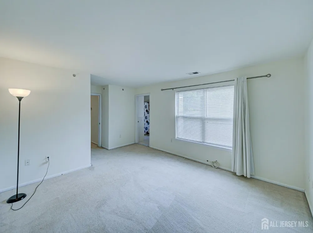 518 Great Beds Court Perth Amboy, NJ 08861