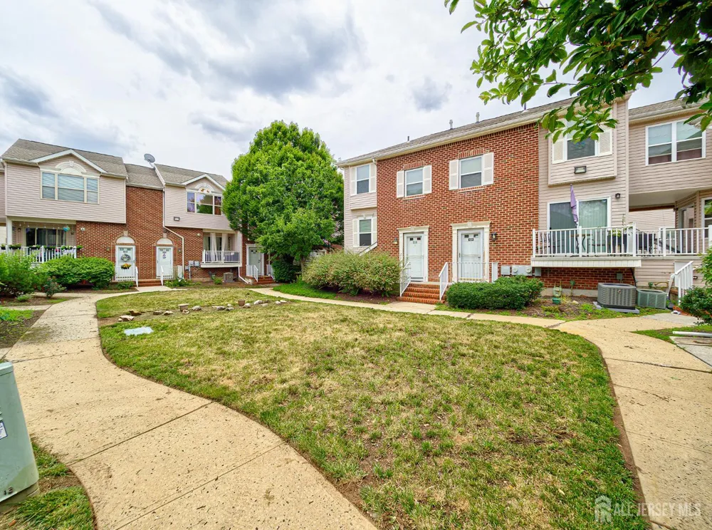 518 Great Beds Court Perth Amboy, NJ 08861
