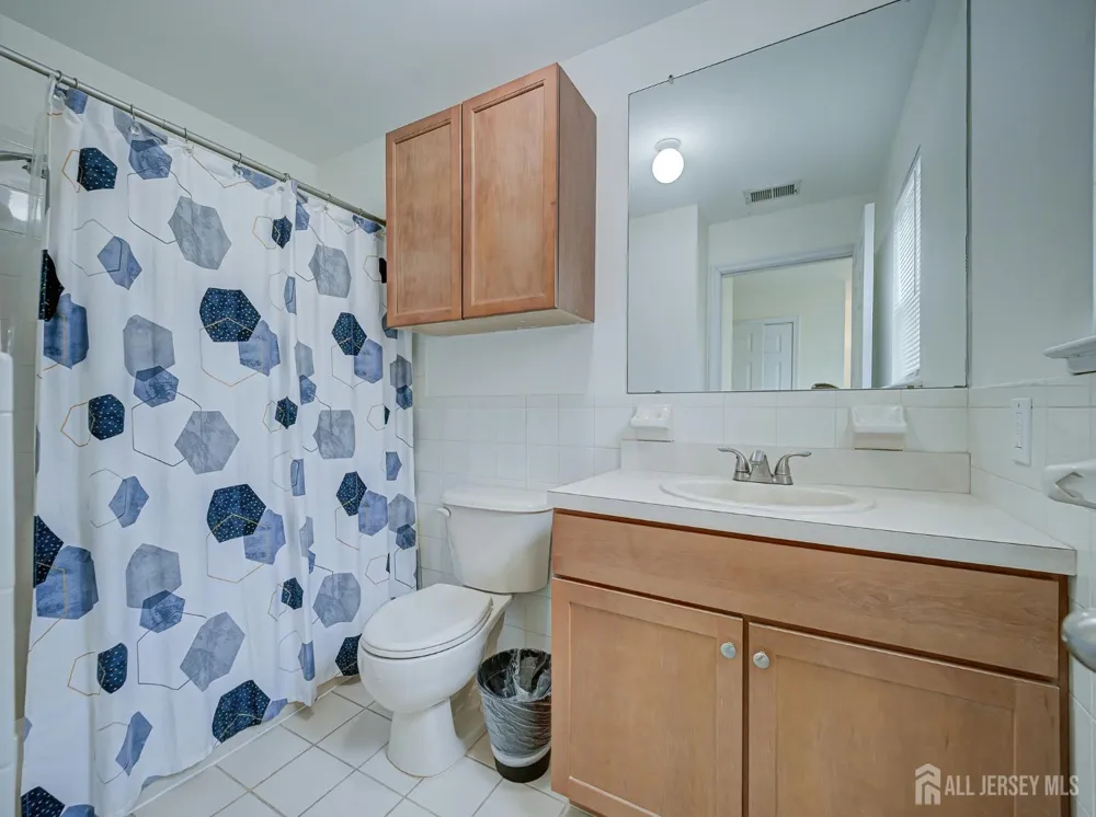 518 Great Beds Court Perth Amboy, NJ 08861