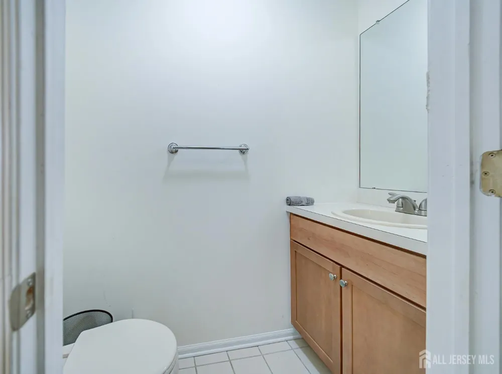 518 Great Beds Court Perth Amboy, NJ 08861