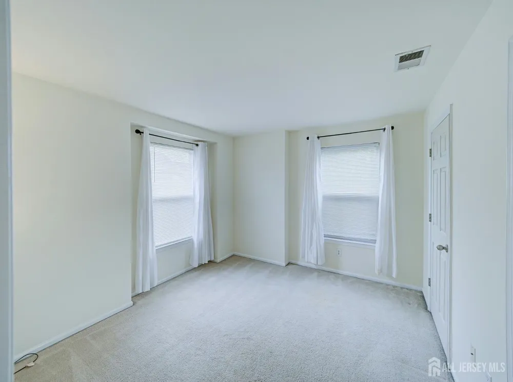 518 Great Beds Court Perth Amboy, NJ 08861