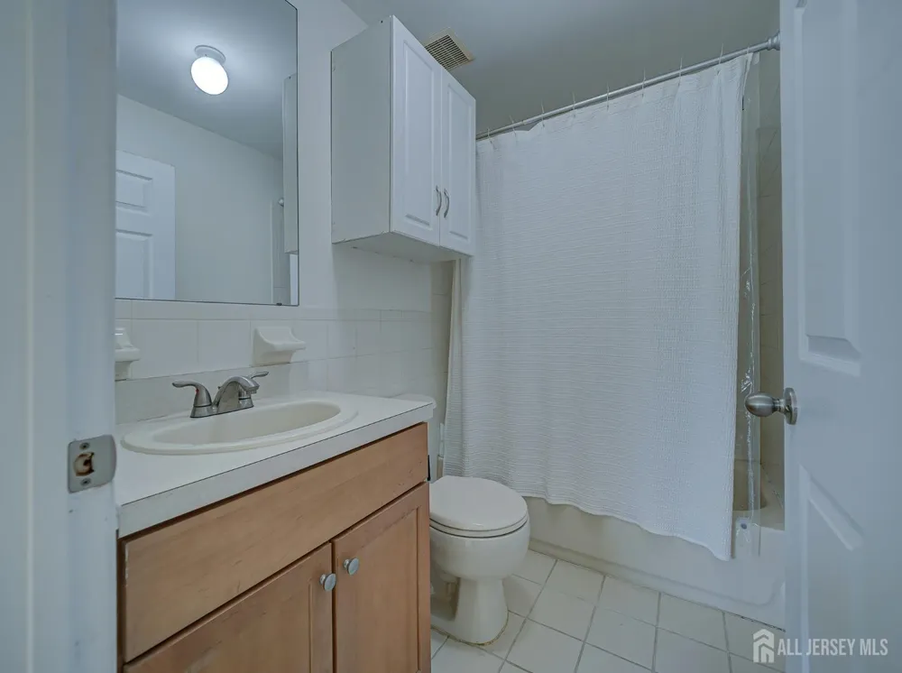 518 Great Beds Court Perth Amboy, NJ 08861