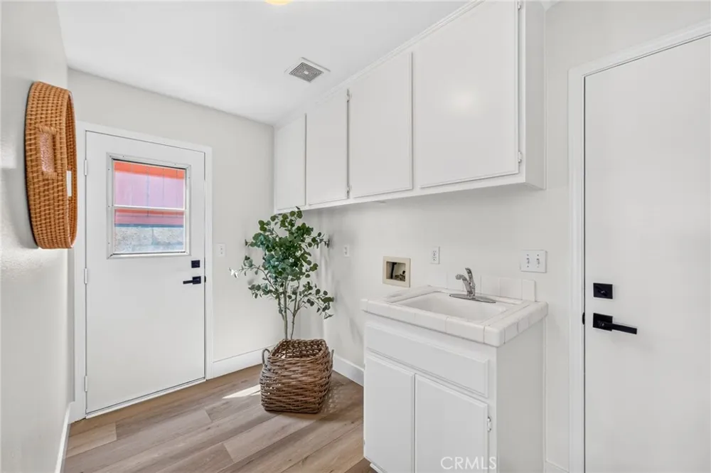 8856 E Crestview Lane Anaheim, CA 92808