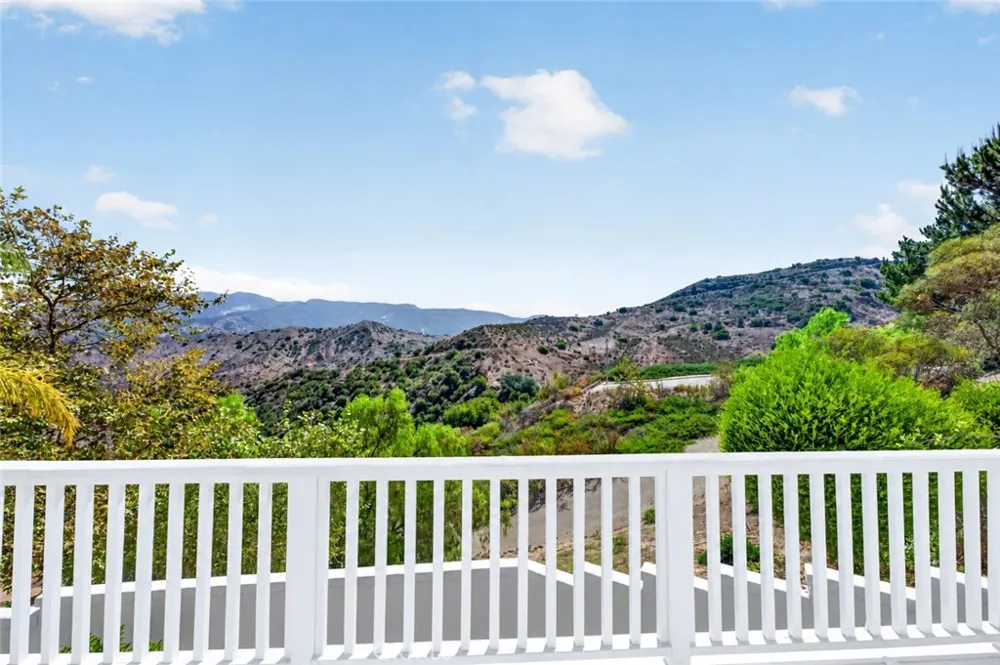 8856 E Crestview Lane Anaheim, CA 92808