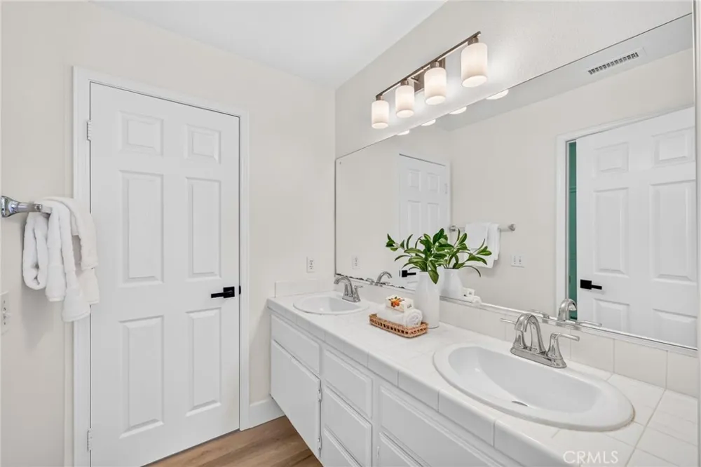 8856 E Crestview Lane Anaheim, CA 92808