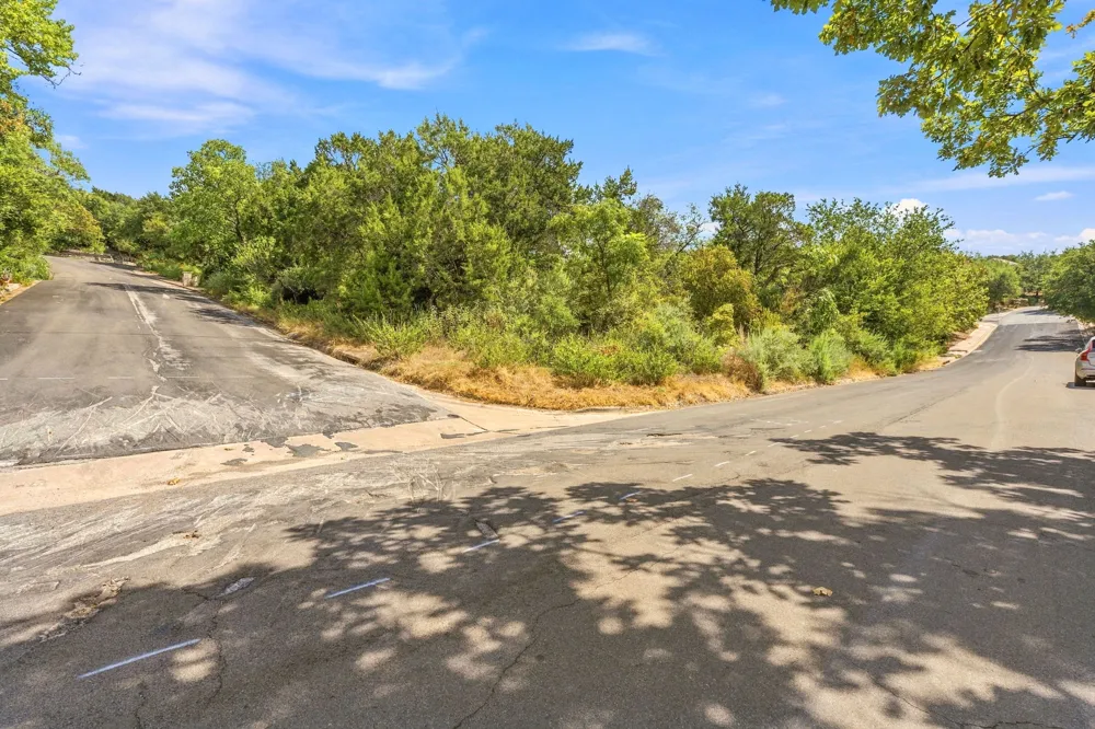 6401 Dry Cliff Cove Austin, TX 78731