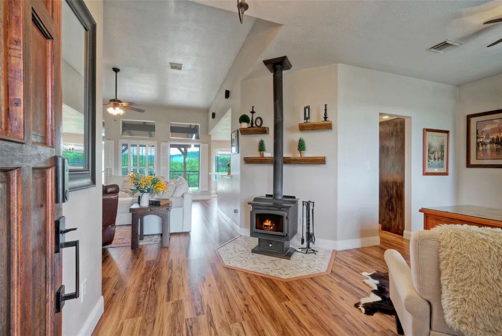 511 Chaneys Crossing Bertram, TX 78605