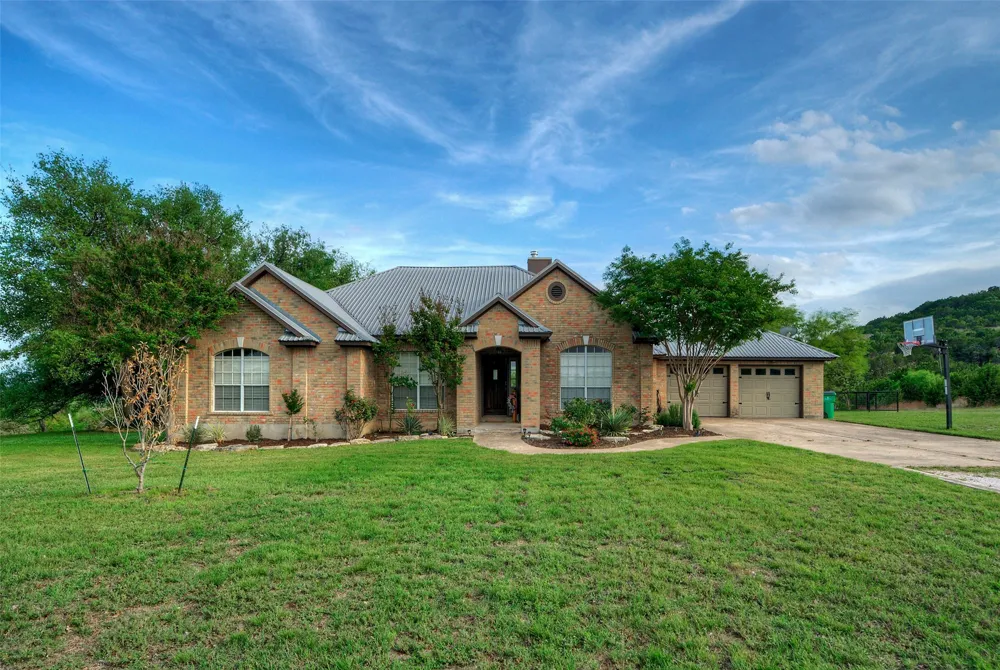 511 Chaneys Crossing Bertram, TX 78605