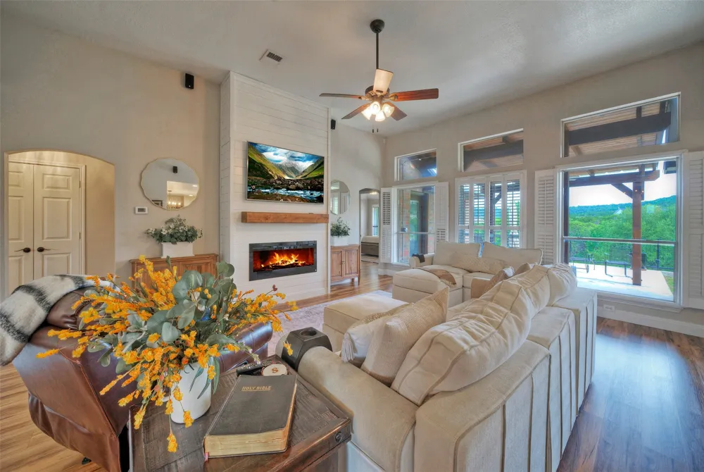 511 Chaneys Crossing Bertram, TX 78605