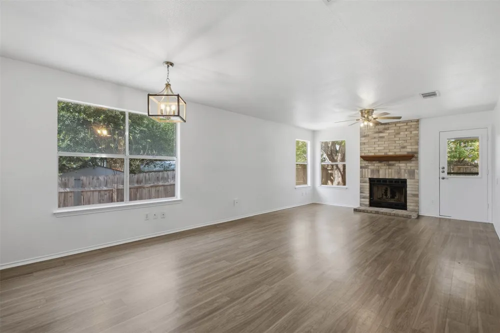 1206 Garden Path Drive Round Rock, TX 78664