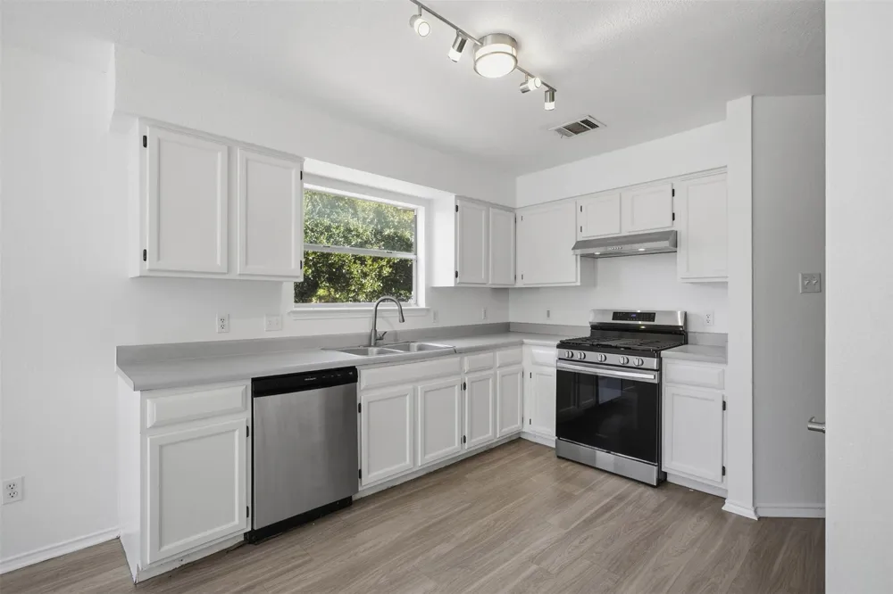 1206 Garden Path Drive Round Rock, TX 78664
