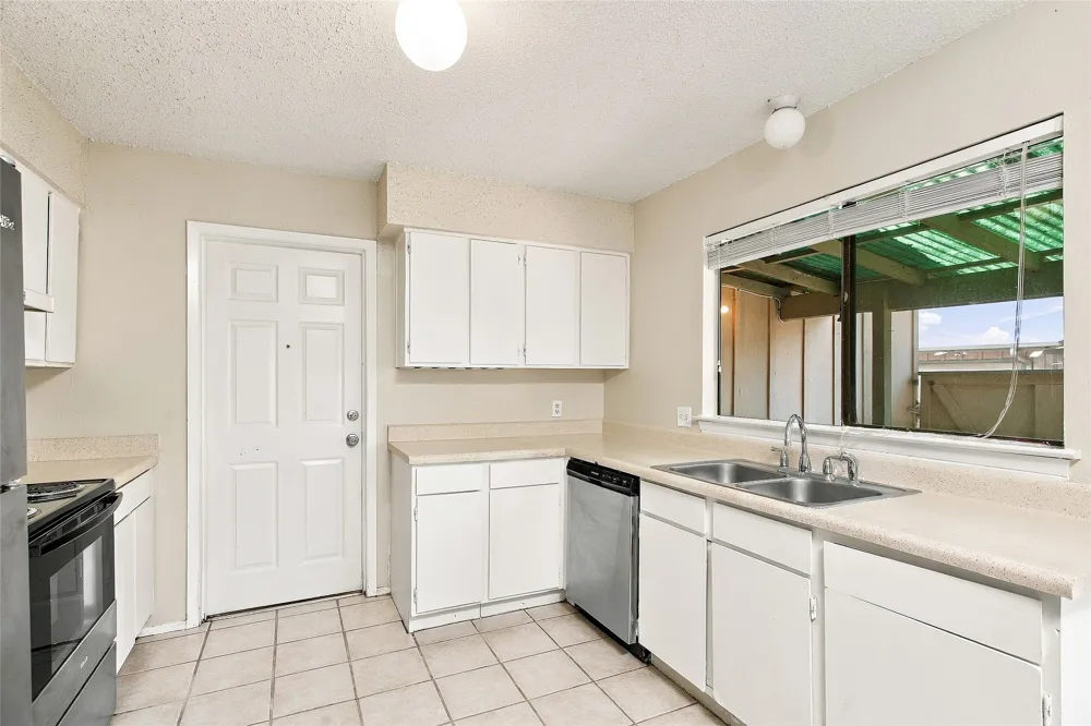902 Park Village Cove Austin, TX 78758