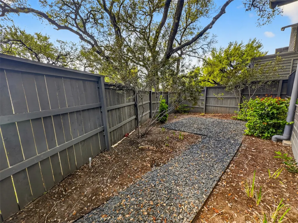 2113 Barbaro Way #17 Spicewood, TX 78669