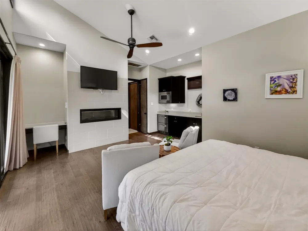 2113 Barbaro Way #17 Spicewood, TX 78669