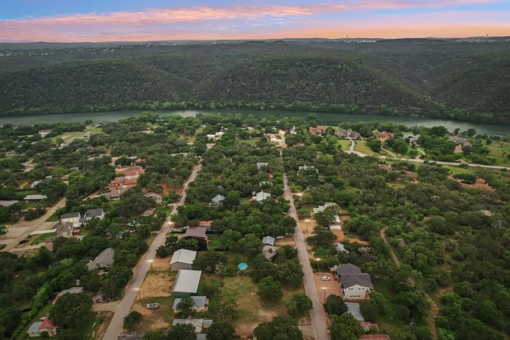 1106 Minnie Drive Austin, TX 78732