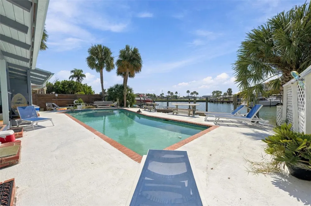225 116TH AVENUE #225C Treasure Island, FL 33706