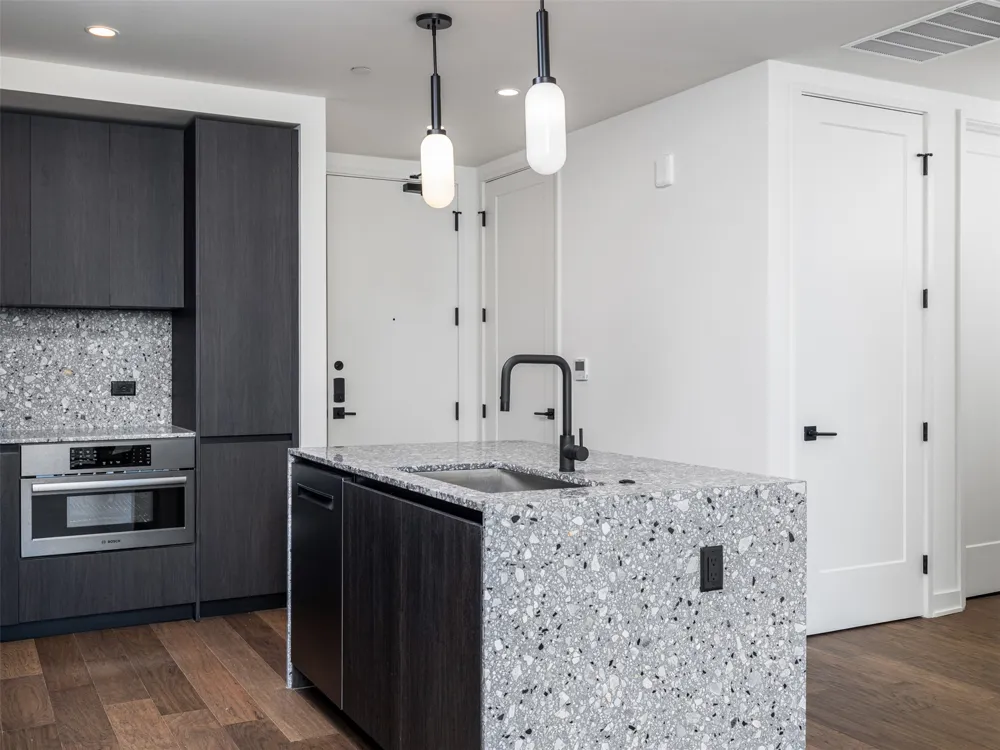 84 East Avenue #2002 Austin, TX 78701