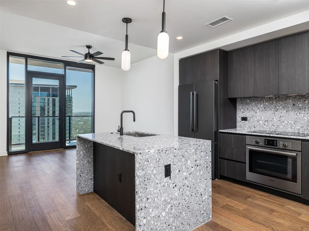 84 East Avenue #2002 Austin, TX 78701