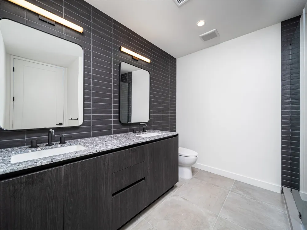 84 East Avenue #2002 Austin, TX 78701