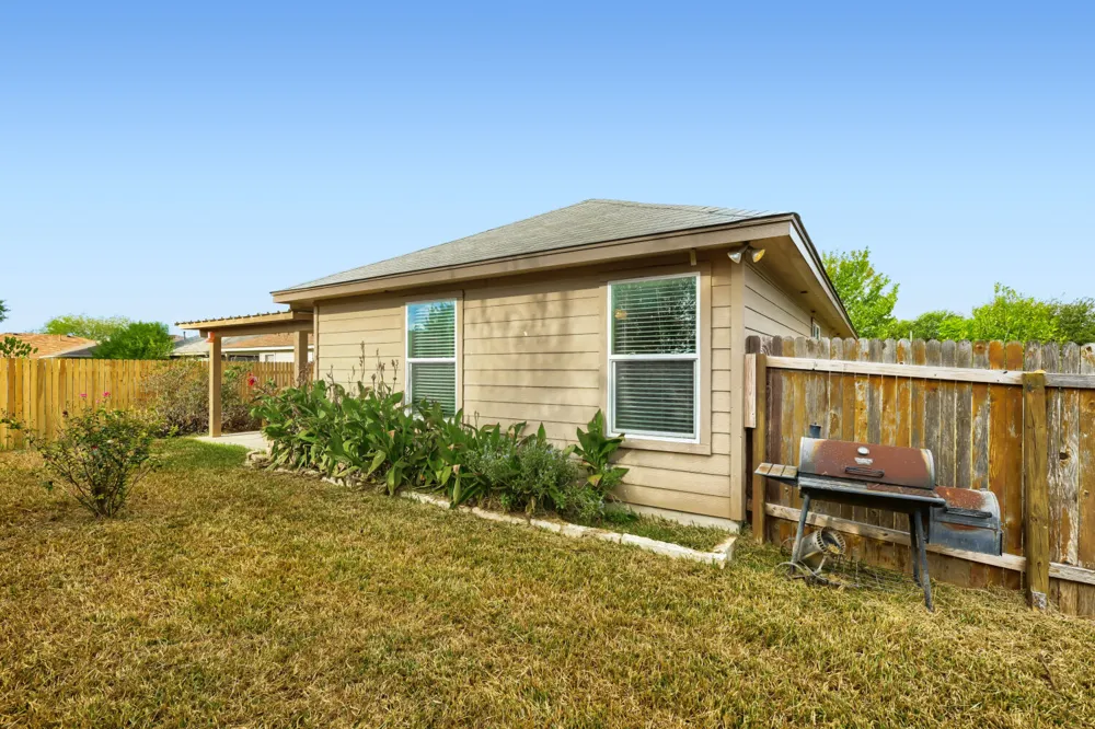 2404 Night Sky Cove Lockhart, TX 78644
