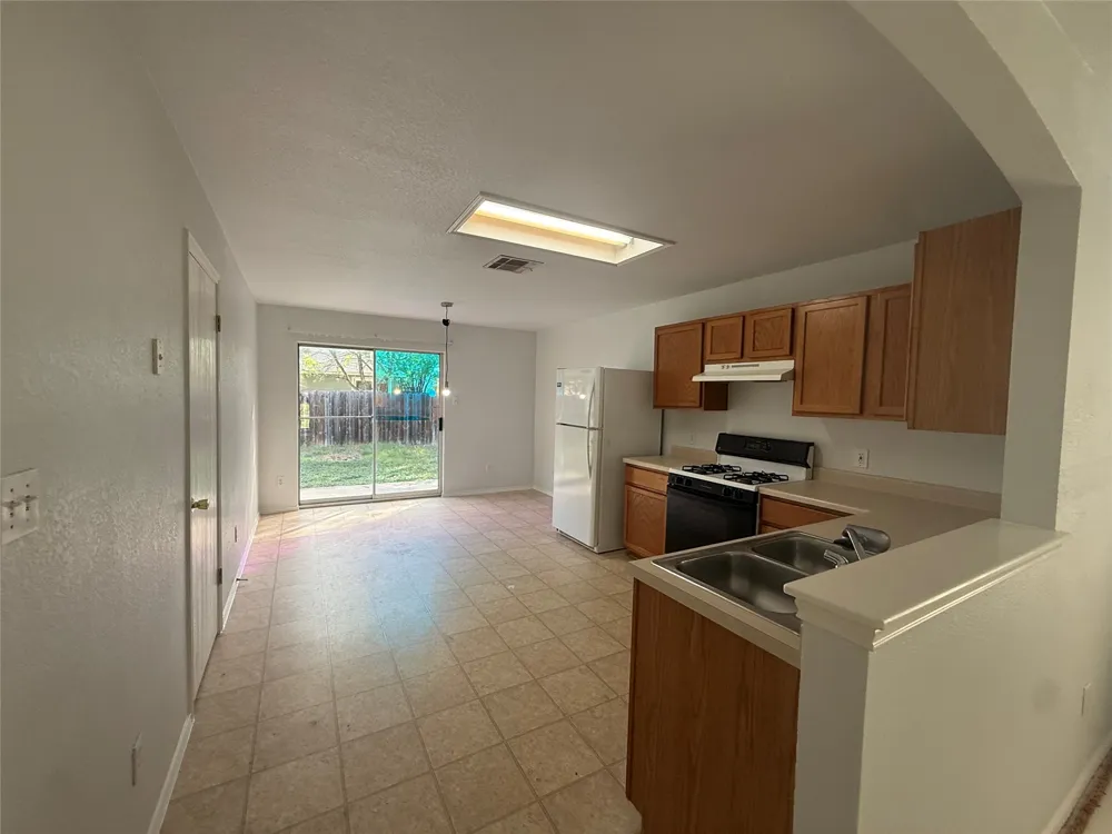128 GRANT WAY Kyle, TX 78640
