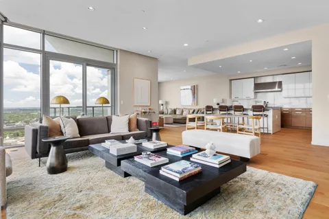 200 Congress Avenue #37H