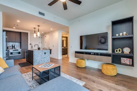 84 East Avenue #1902