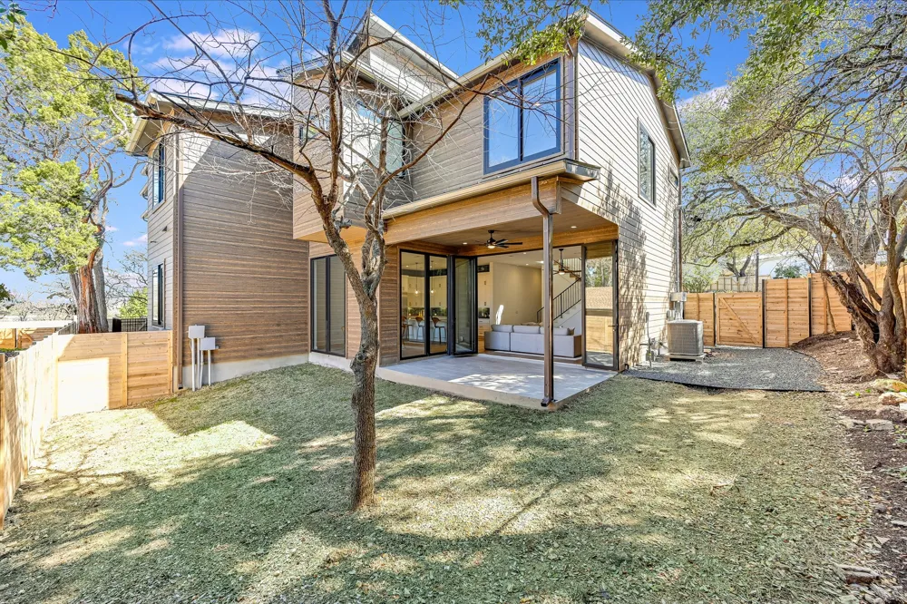 2401 Trailside Drive #B Austin, TX 78704