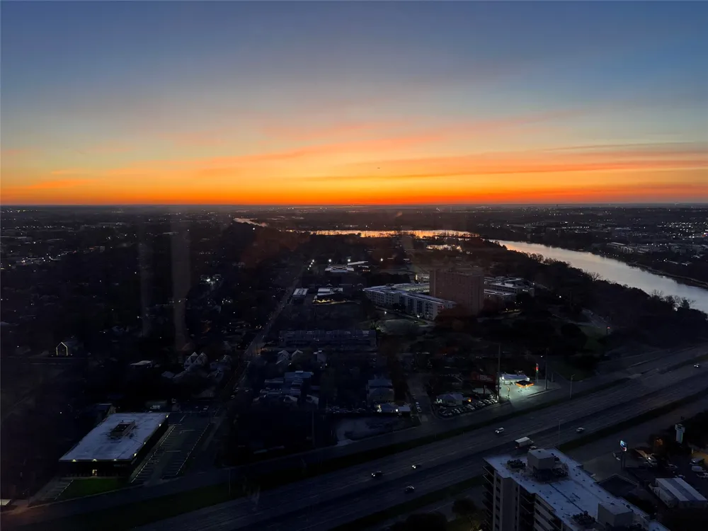 44 East Avenue #3604 Austin, TX 78701