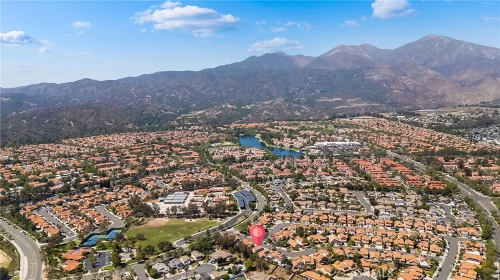 10 Pasada Valiente Rancho Santa Margarita, CA 92688